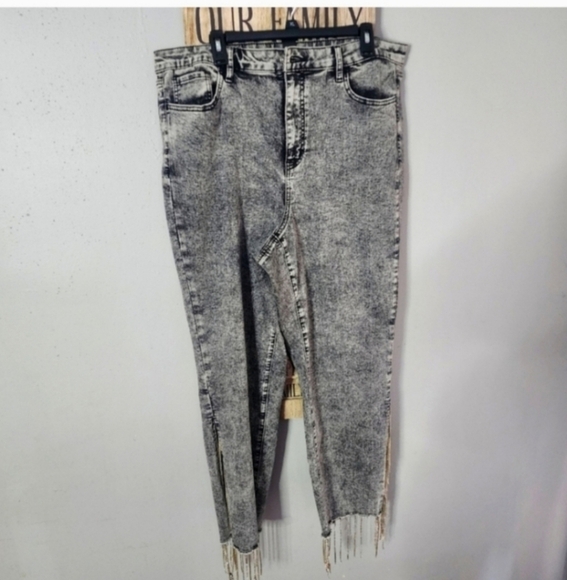 🍁🍂NWOT FASHION TO FIGURE HIGH RISE rhinestone fringe detail jeans 20 - Picture 5 of 7